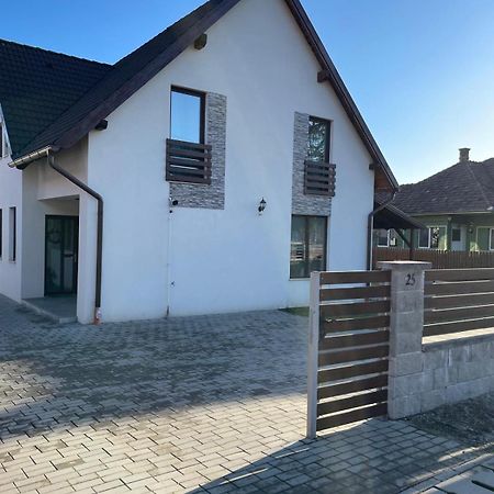 Fenyő Apartman House Odorheiu Secuiesc Bagian luar foto