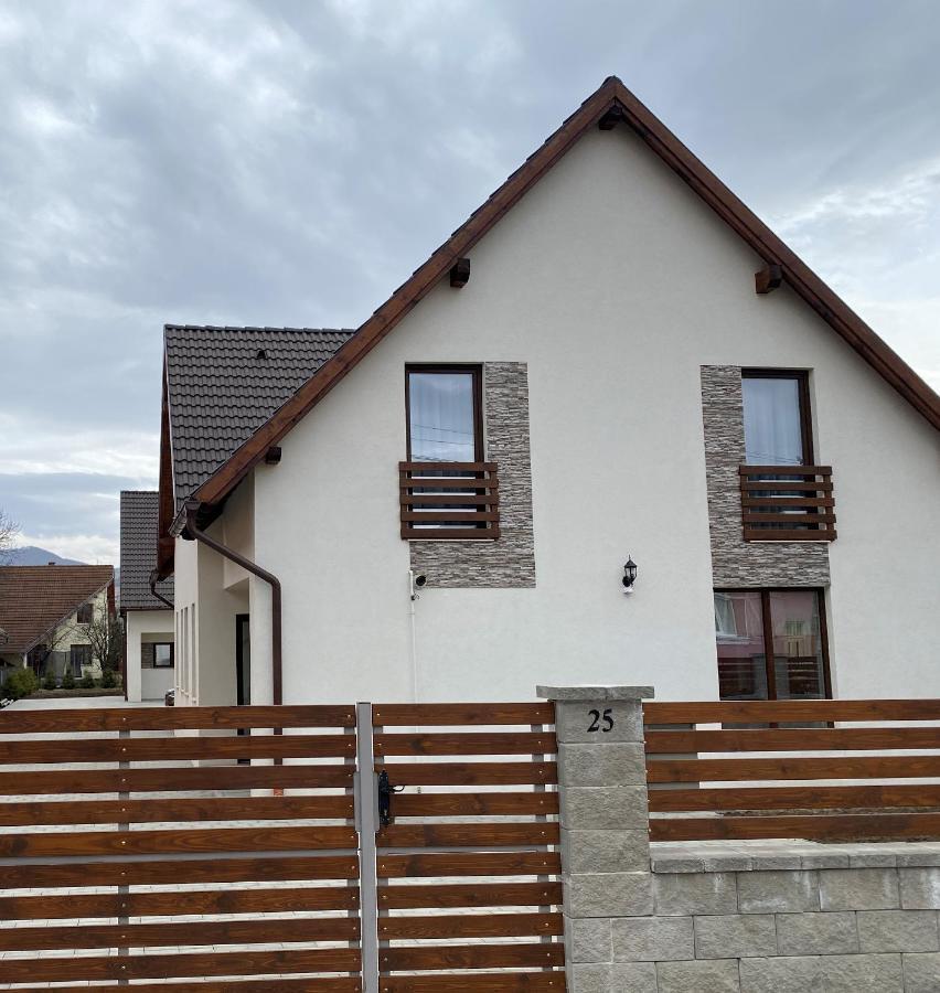 Fenyő Apartman House Odorheiu Secuiesc Bagian luar foto