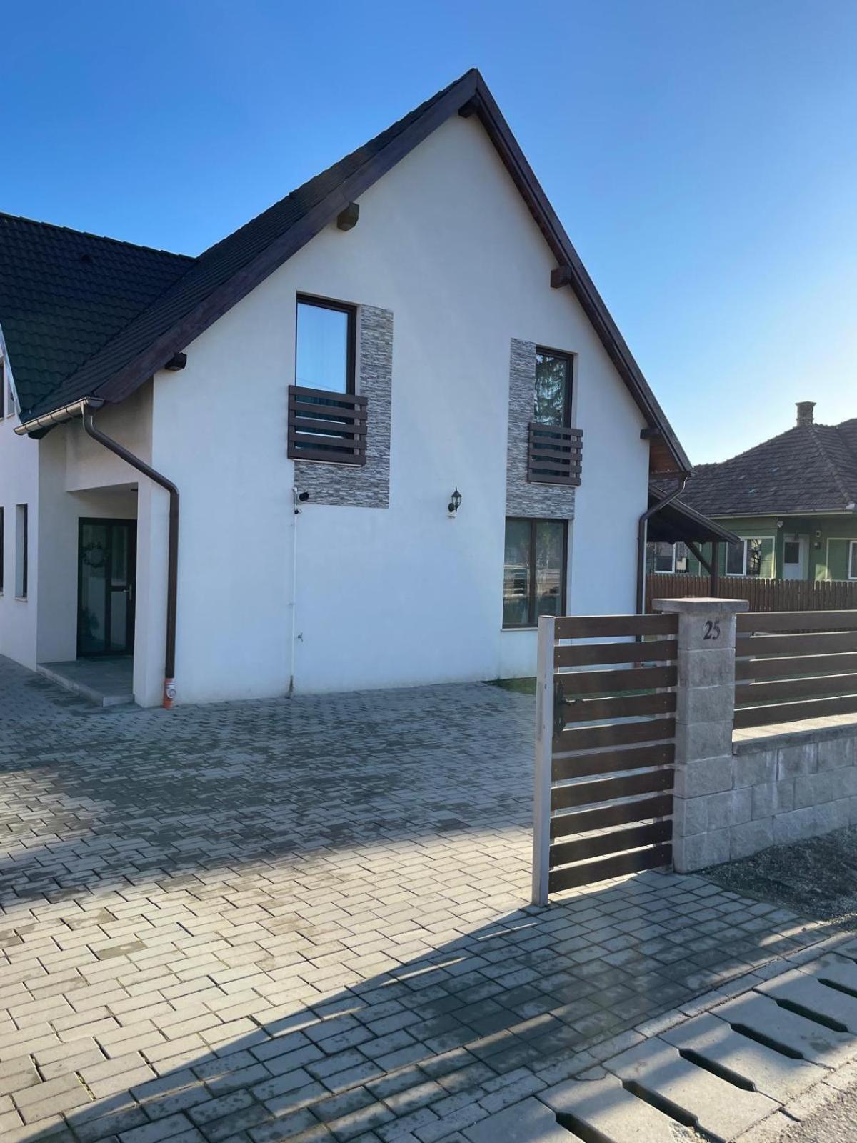 Fenyő Apartman House Odorheiu Secuiesc Bagian luar foto